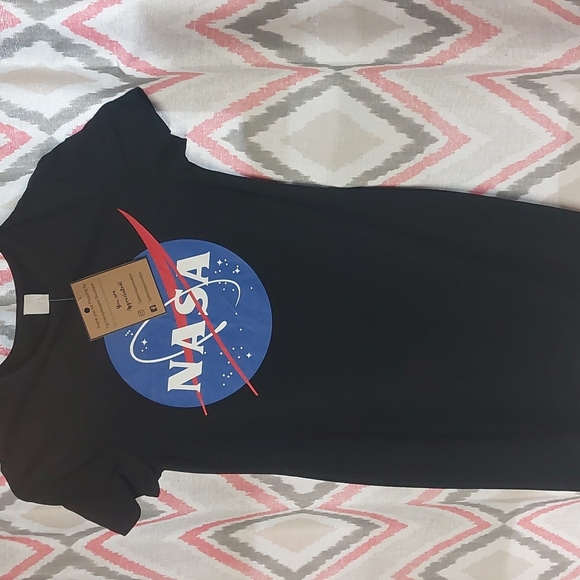 Dtess (New never worn) - Picture 2 of 3